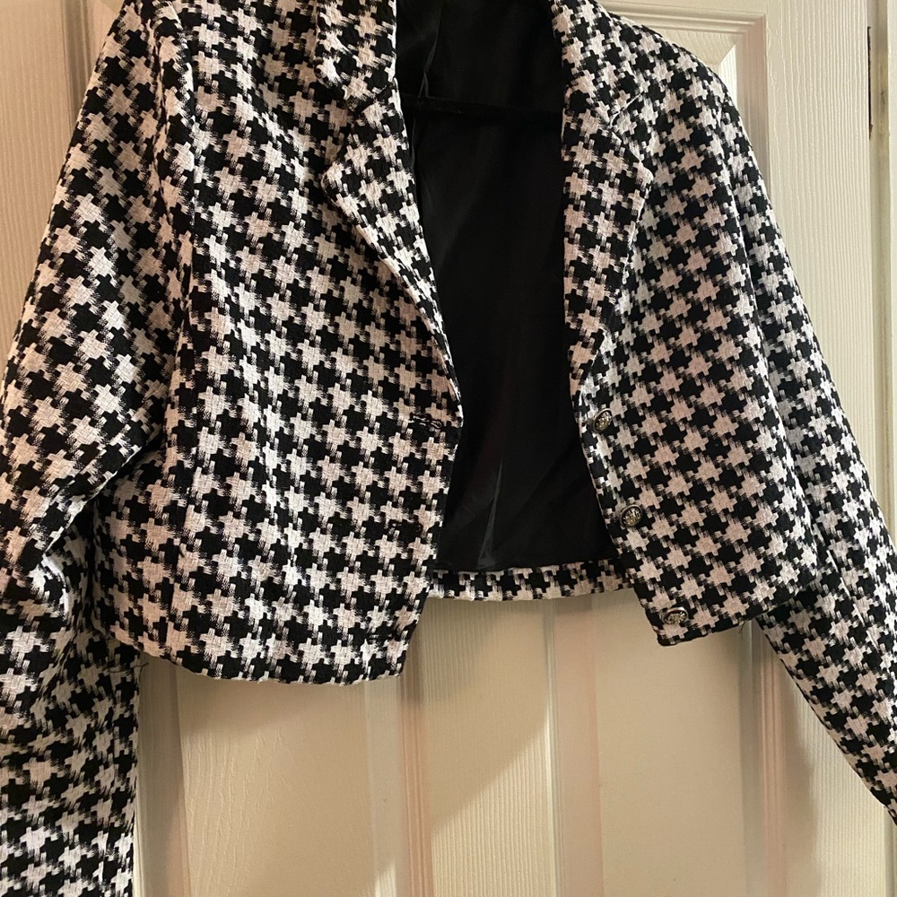 Stylish Black and White Houndstooth Women's Blazer